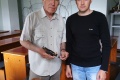 Савін М. О. та викладач Чаплоуцький А. М. під час демонстрації пристосування до секаторів