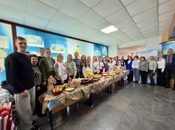 ЯРМАРОК «ВЕЛИКОДНІ ДИВА»