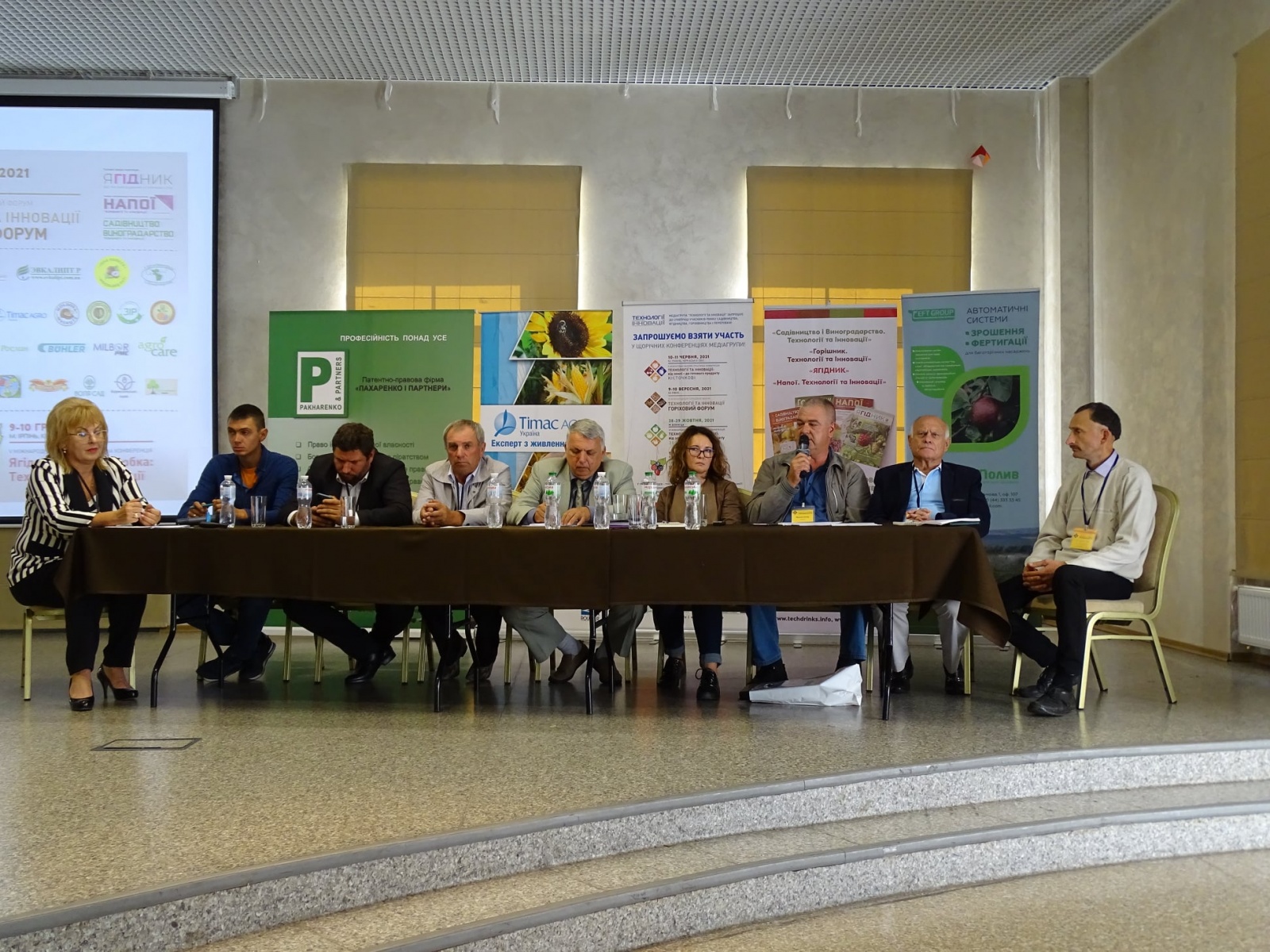 Участь в обговоренні за круглим столом